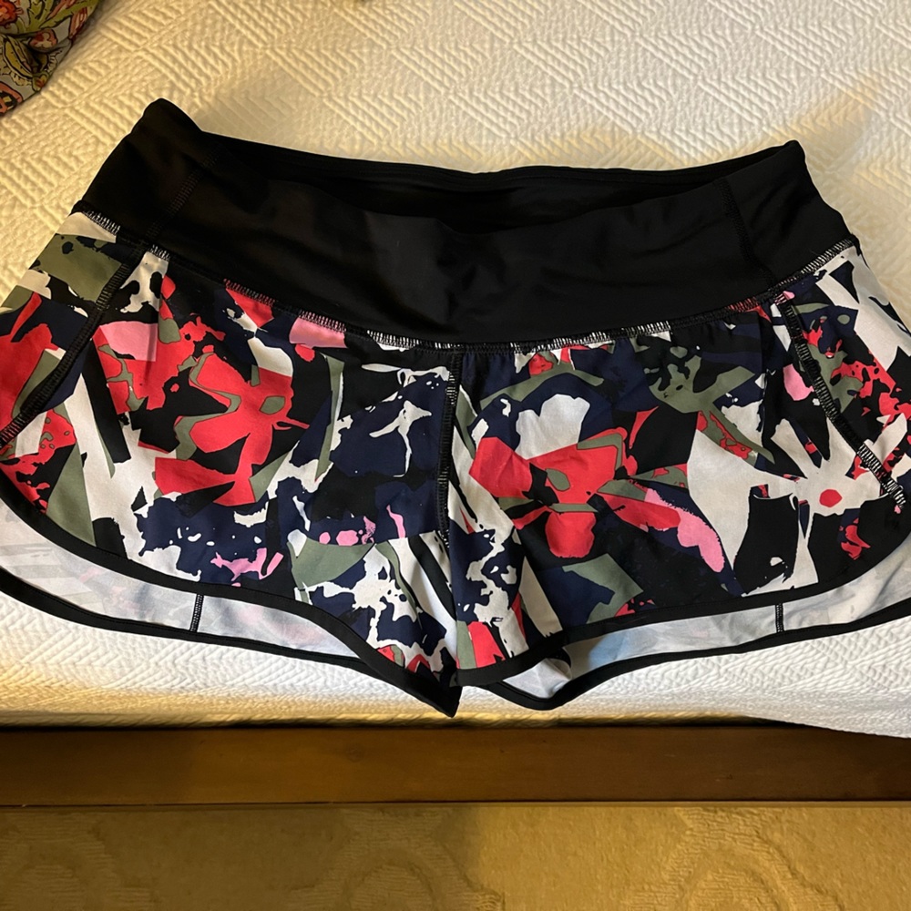 Floral Print Lulu Lemon Speed-Up 2.5” Shorts